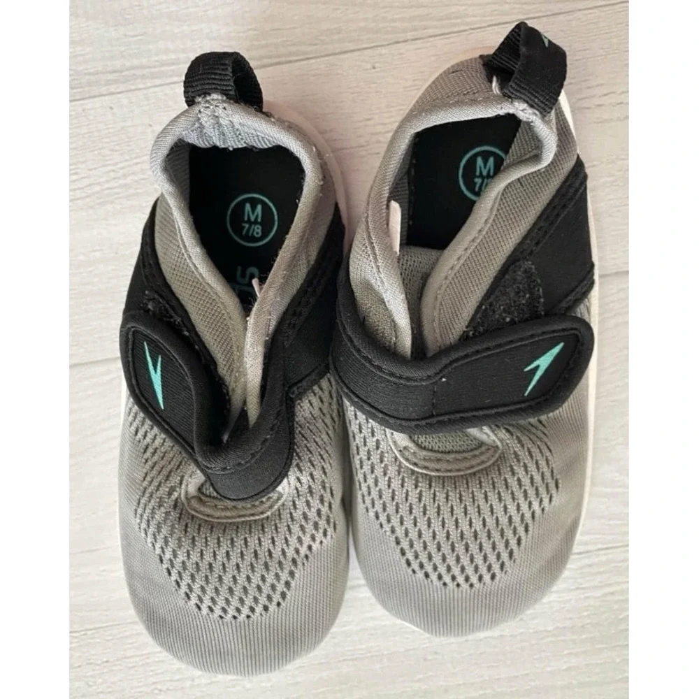 Speedo kids water shoes‎ grey black little kids medium 7/8